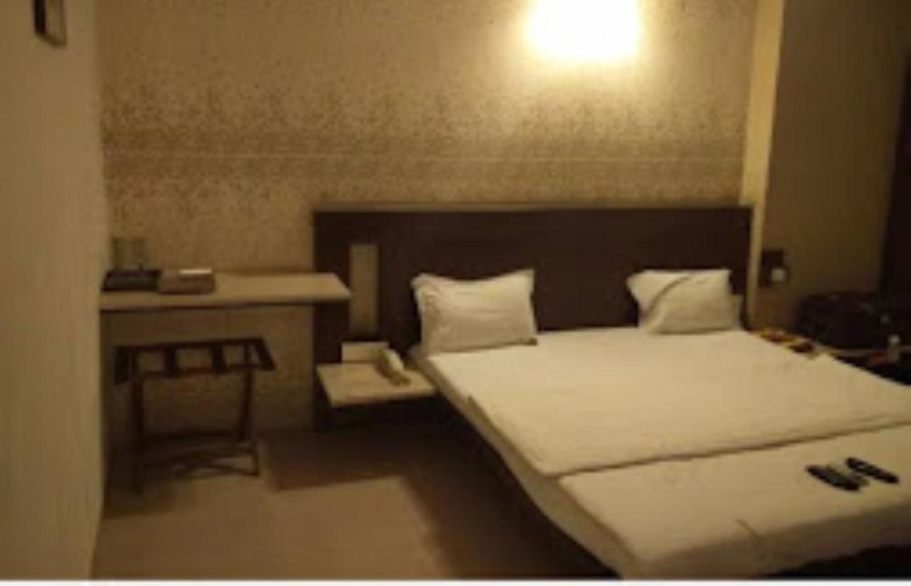 Hotel Sai Saya,Насик Экстерьер фото