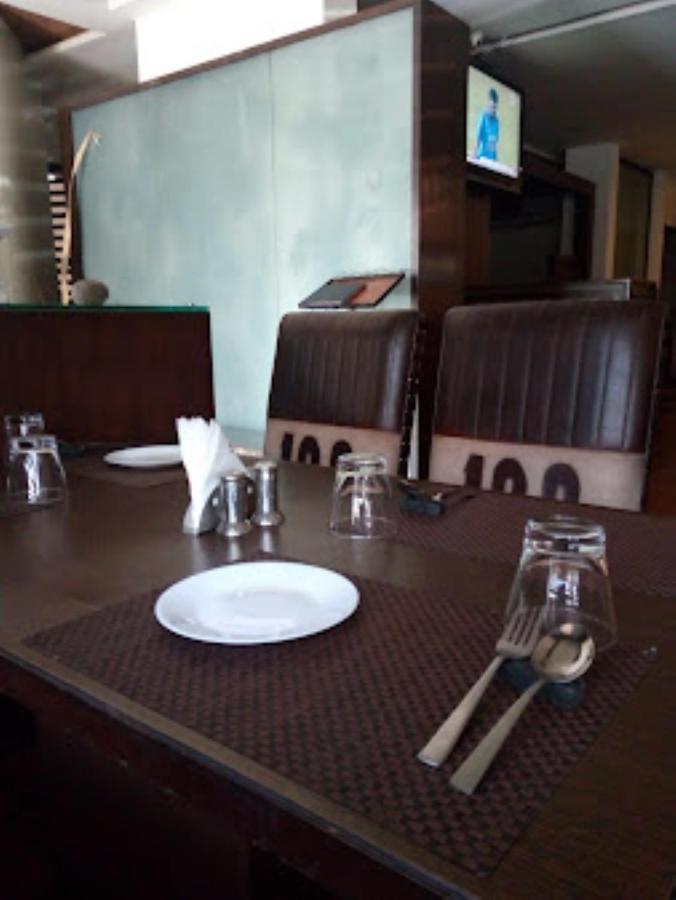 Hotel Sai Saya,Насик Экстерьер фото